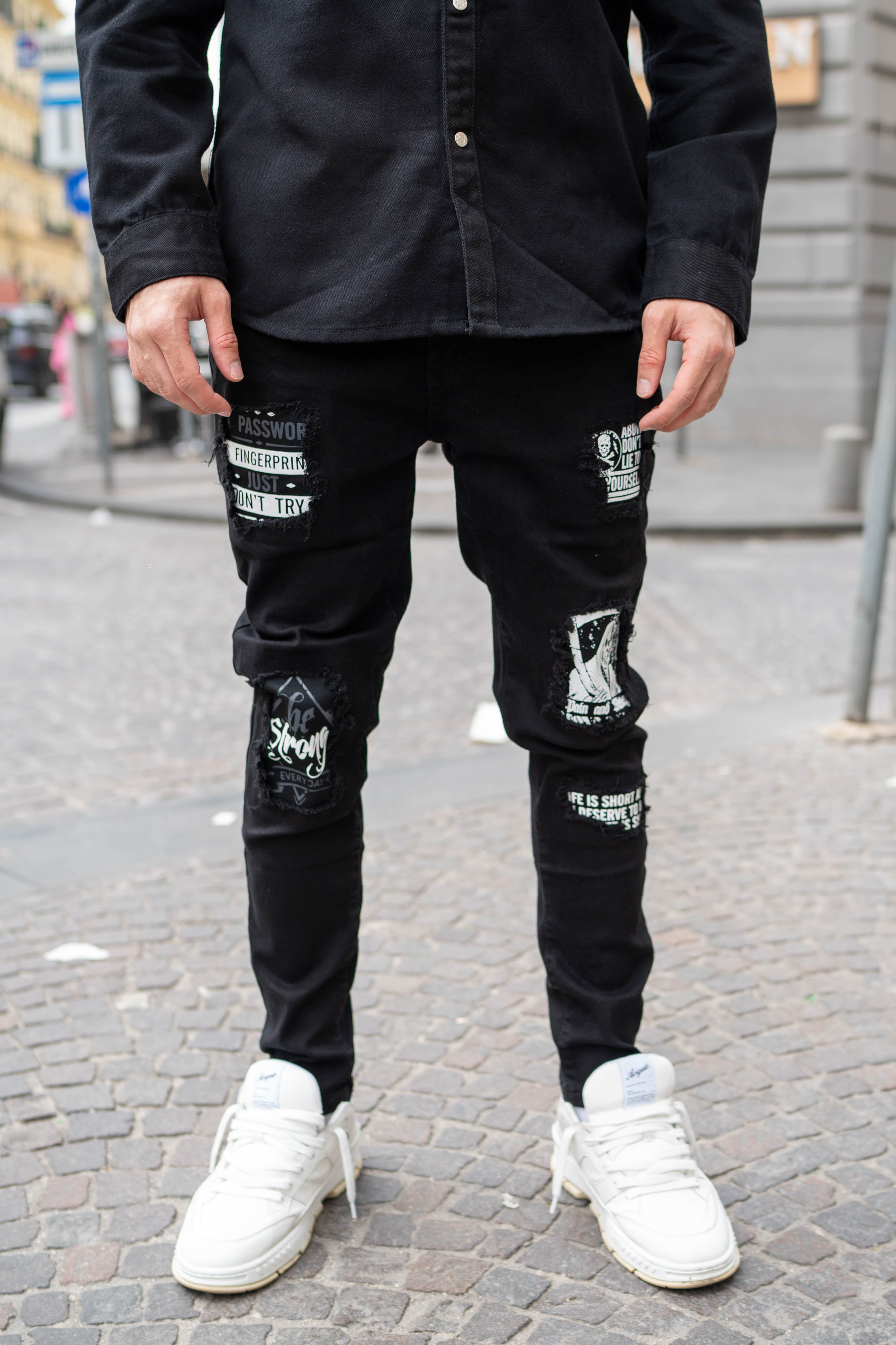 Jeans Nero con Toppe Stampata