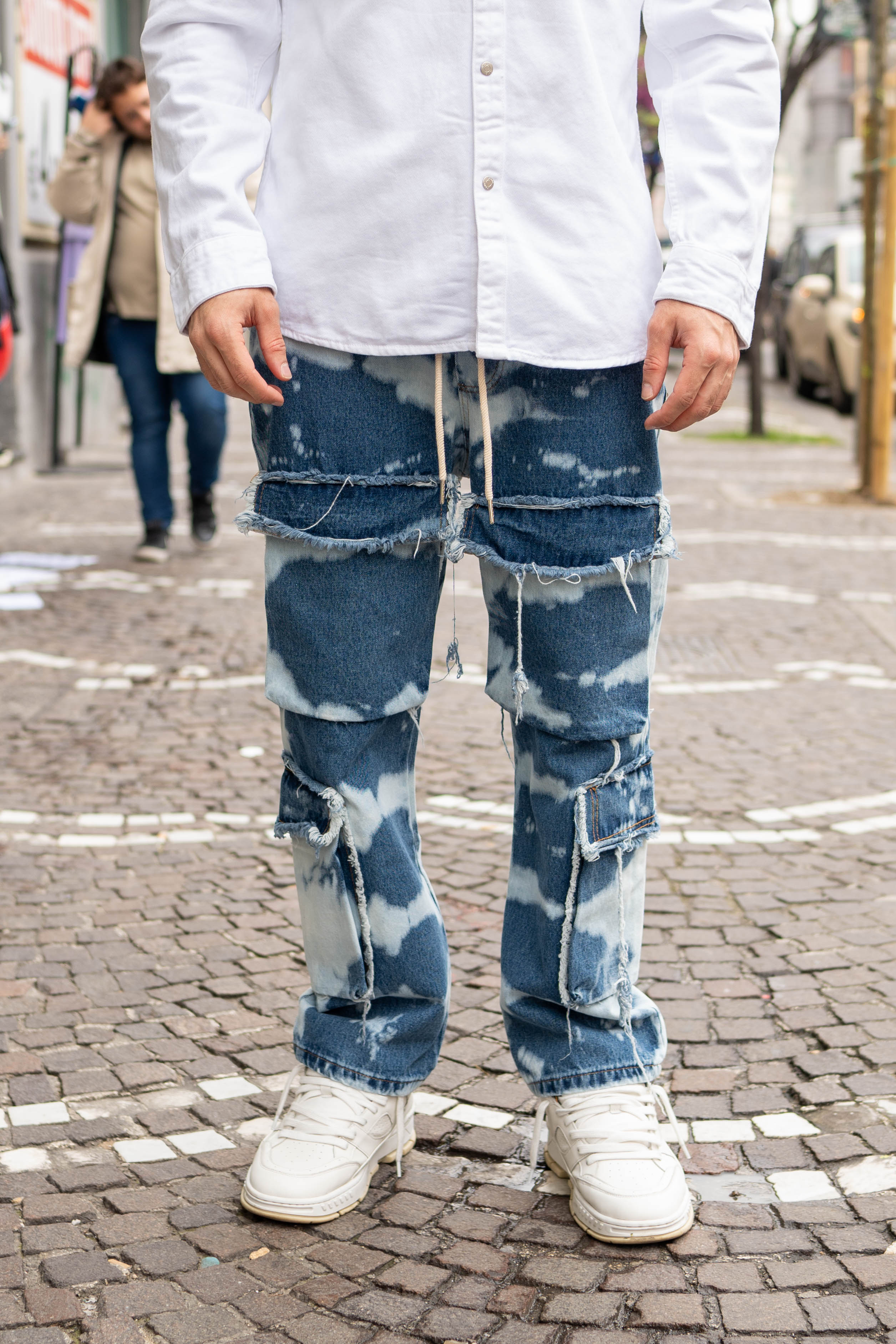 Jeans con tasconi e sfumature