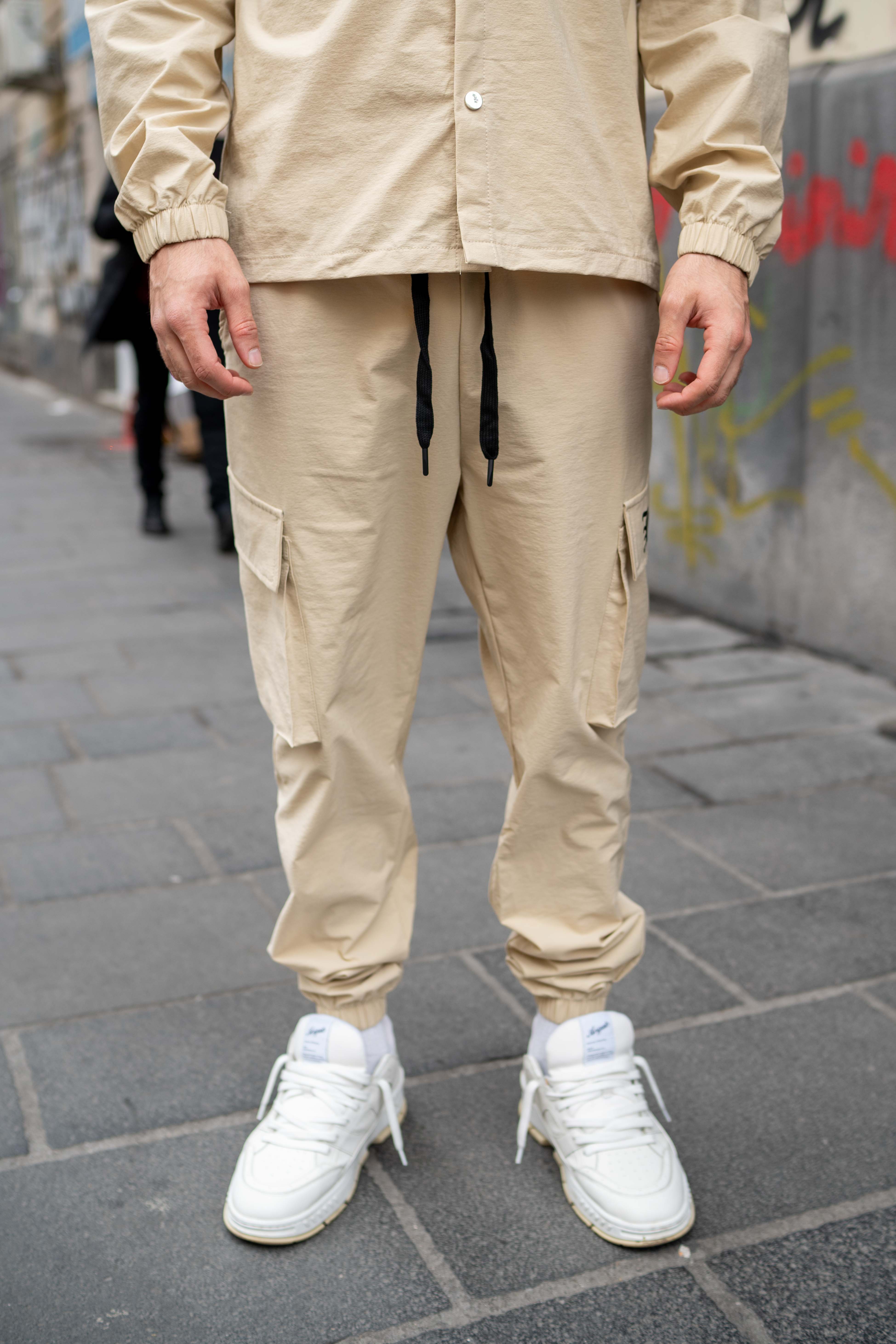 Pantaloni con tasconi e stampa