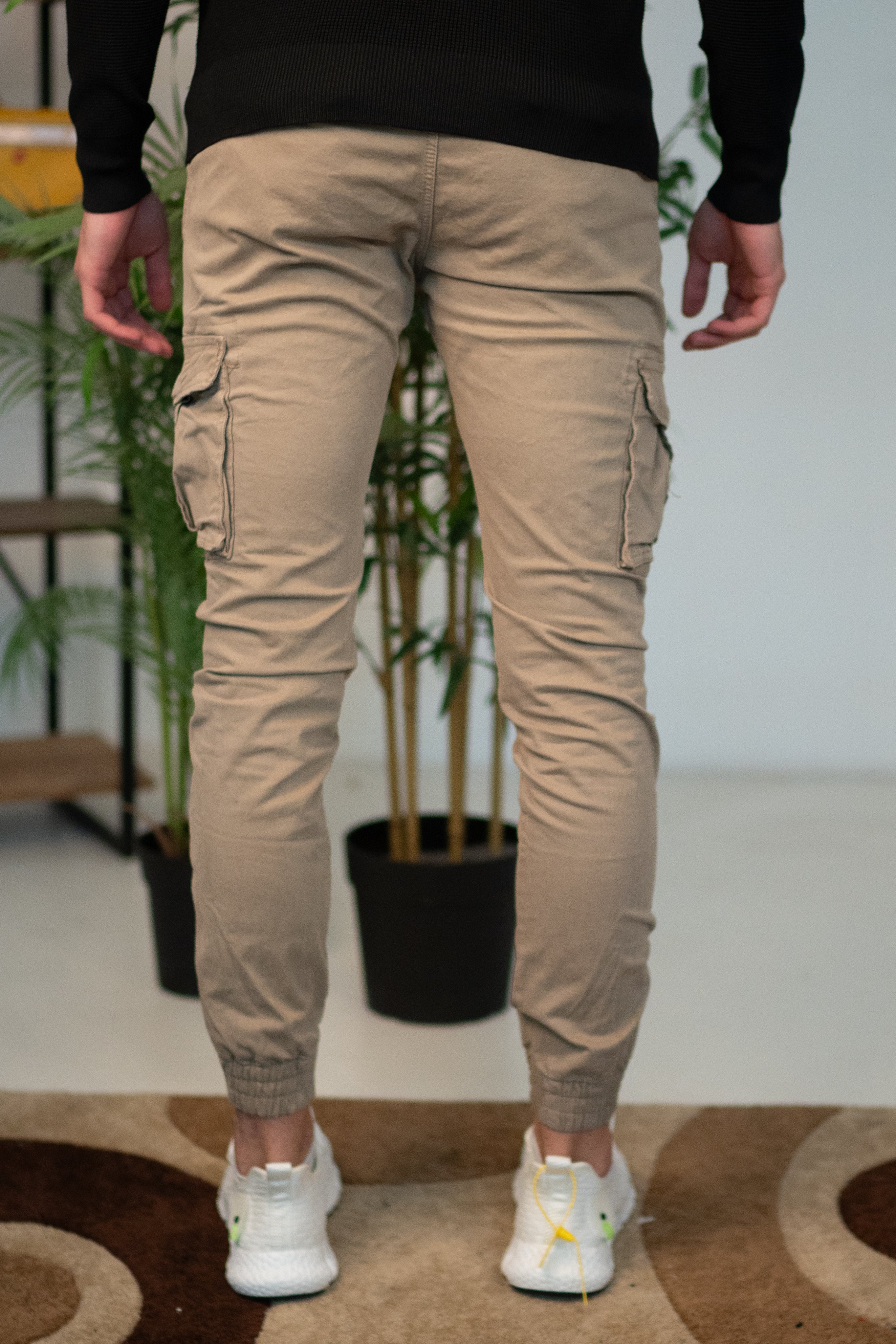 Pantalone con tasconi